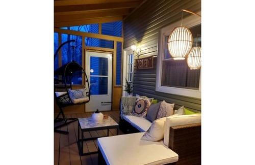 Bushkill House | The Rustic Retreat