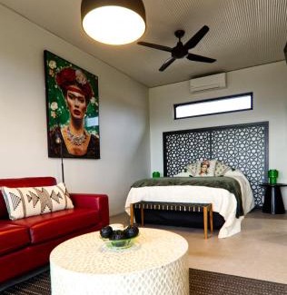 Dudley West Villa | The Rusty Kangaroo - Spectacular Ocean View Couples Boutique Studio