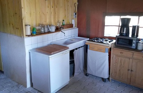 Mazan RV Rental | The safari tent has a kitchen, bathroom and is private on a field of 2500m2.