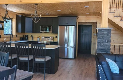 Logan Cabin | The Saige - Hot tub|Huge Entertainment Room