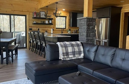 Logan Cabin | The Saige - Hot tub|Huge Entertainment Room