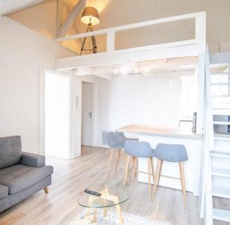 Tours City Centre Apartment | The Saint Martin cabin
