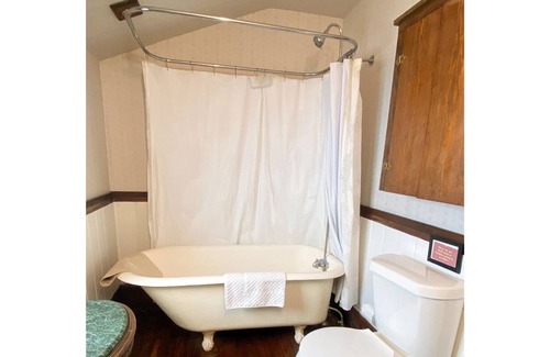 Salado Apartment | The Salado Inn Tyler Suite