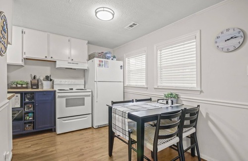 Surfside Beach Cottage | The Saltwater Cottage-Golf Cart & Linens Included