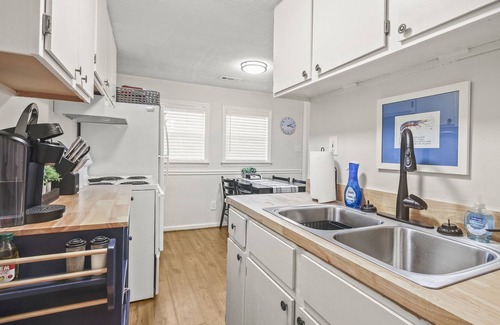 Surfside Beach Cottage | The Saltwater Cottage-Golf Cart & Linens Included