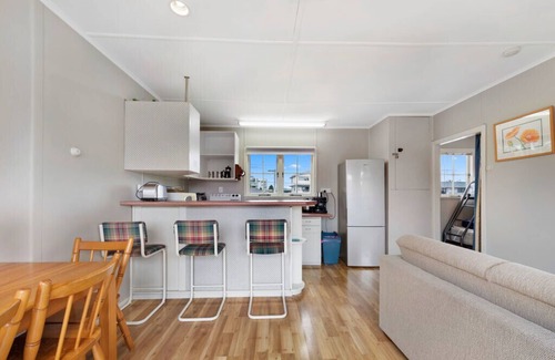 Papamoa Beach Cottage | The Salty Air Bach - Papamoa Beach