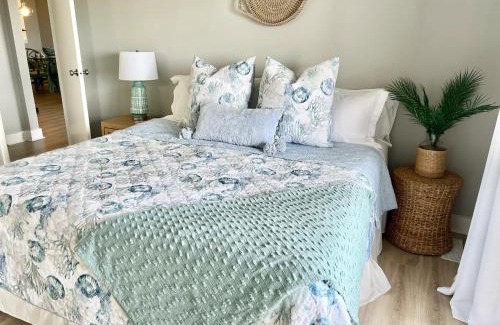 Saint Helena Island House | The Salty Breeze - Ocean Front 1 Bedroom