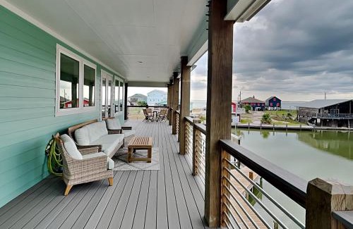 Rockport House | The Salty Dog at Copano Bay