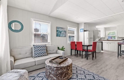 Hampton House | The Salty Dog | Pet Friendly | Private Yard