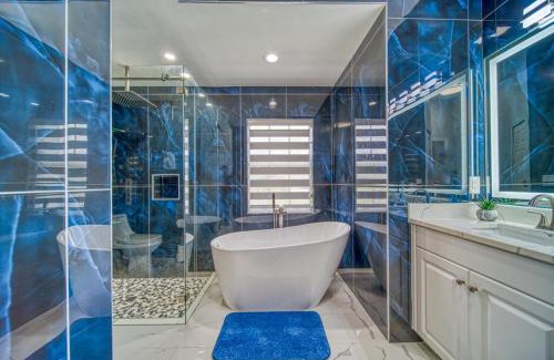 Fort Myers House | The Salty Stay - Heated Pool