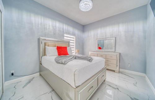 Fort Myers House | The Salty Stay - Heated Pool