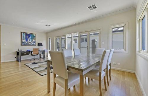 Orange Apartment | The Sampson Haven - Luxe CBD Getaway, Dog Friendly