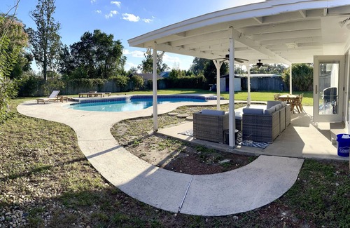 Northside House | The Sanctuary-8 minutes from Jax airport and 5 miles from the Jacksonville Zoo!