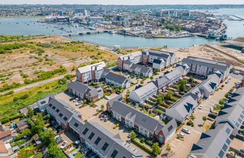 Hamworthy Apartment | The Sanctuary- Short Walk to Hamworthy Beach and Park