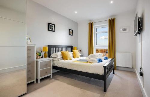 Hamworthy Apartment | The Sanctuary- Short Walk to Hamworthy Beach and Park