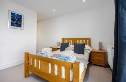 Hamworthy Apartment | The Sanctuary- Short Walk to Hamworthy Beach and Park