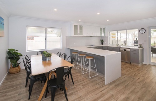 Broadwater House | THE SAND CASTLE - Holiday Sanctuary near the beach