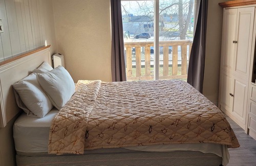 Port Elgin Hotel | The Sand Castle Suites Motel