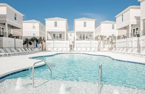 Gulf Shores Cottage | The Sand Haus: A Minimalist Beach Cottage
