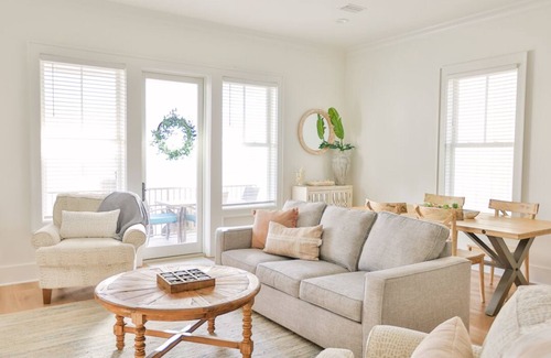 Gulf Shores Cottage | The Sand Haus: A Minimalist Beach Cottage