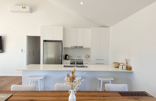 Waterhouse House | The Sandbar - Long Beach Coastal Retreat.