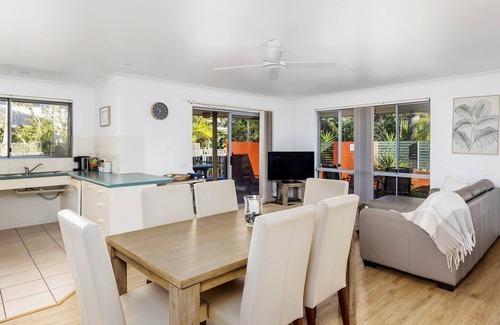Nelson Bay House | The Sandbar-walk to Little Beach & Shoal Bay Beach