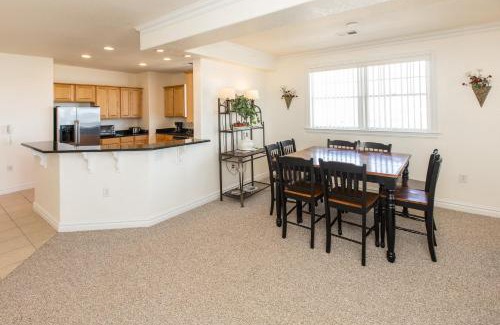 Sandbridge Apartment | The Sandbridge Dunes - Room With A View 315