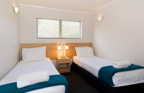 Omapere Hotel | The Sands Hotel