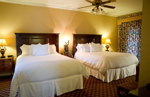 Central Arlington Hotel | The Sanford House Inn & Spa