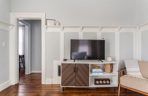 Prospect Hill Apartment | The Santiago Yale New Haven with Parking and Modern