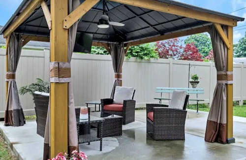 Saratoga Springs Apartment | The Saratoga Hideaway|Gazebo|Short Walk to Track