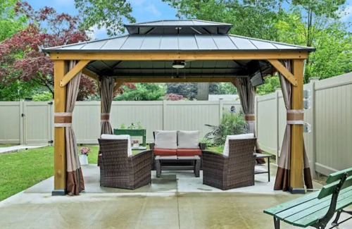 Saratoga Springs Apartment | The Saratoga Hideaway|Gazebo|Short Walk to Track