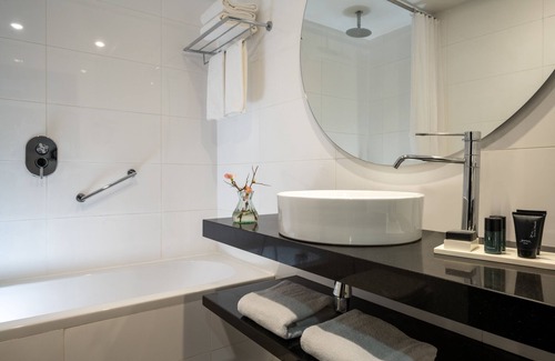 Kerem HaTeimanim Hotel | The Savoy Tel-Aviv, Sea Side