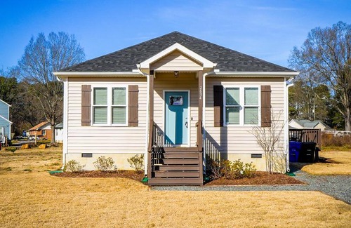 Durham Apartment | The Scandinavian Cottage - 3bed/2bath