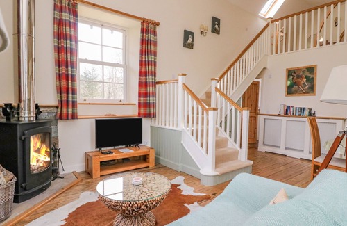 Lochgilphead House | THE SCHOOL ROOM, character holiday cottage in Kilmartin