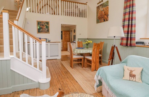 Lochgilphead House | THE SCHOOL ROOM, character holiday cottage in Kilmartin