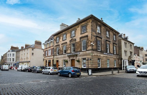 Kelso Apartment | THE SCOTT APARTMENT - stylishly restored Grade II listed townhouse apartment