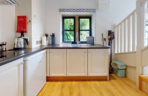 Long Hanborough House | The Sculptor's Studio | Oxfordshire Holiday Let | 1 Beds & Sleeps 2