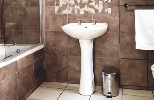 Rietfontein Hotel | The Sculpture Yard