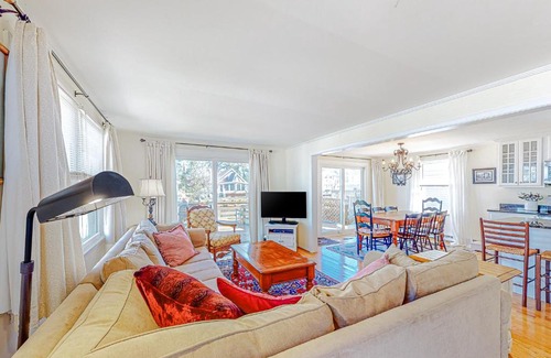 Caine Woods House | The Sea Captain's Sanctuary