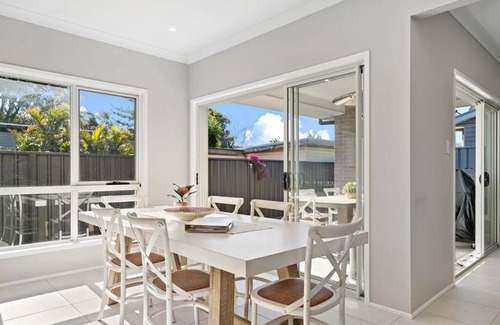 Umina Beach House | The Seachange - Brand New, Beachy Family Retreat.