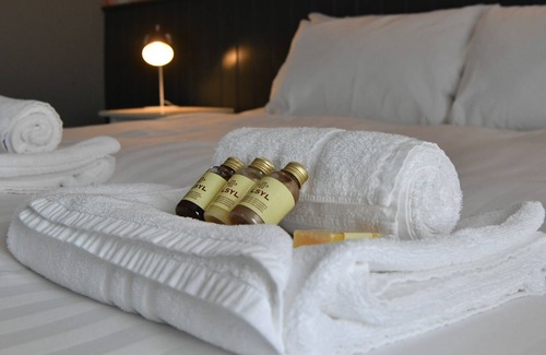 Dartmouth Hotel | The Seale Arms