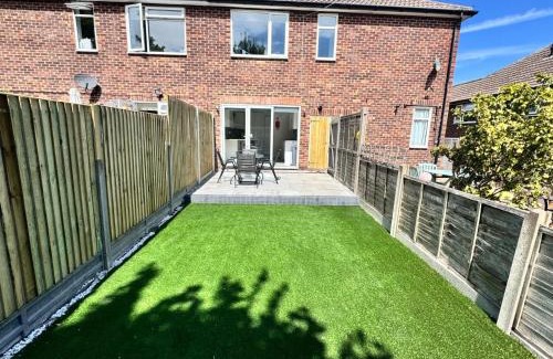 Broadstairs Apartment | The Seaside Haven W Parking - Mins To Viking Bay