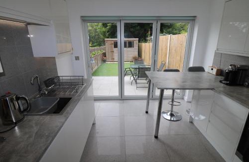 Broadstairs Apartment | The Seaside Haven W Parking - Mins To Viking Bay