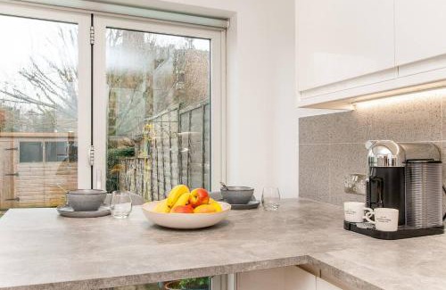 Broadstairs Apartment | The Seaside Haven W Parking - Mins To Viking Bay