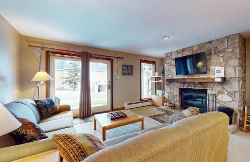 West Dover Apartment | The Seasons G17