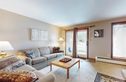 West Dover Apartment | The Seasons G17
