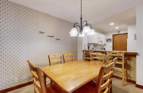 West Dover Apartment | The Seasons G17