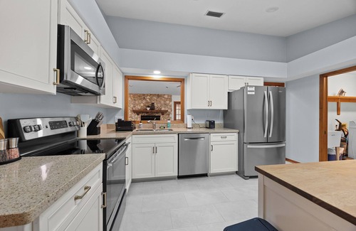 Gainesville House | The Secluded Sanctuary Zen Nature Retreat w/Salt Pool, Office & Lanai