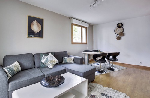 Saint-Cyr-l'Ecole Apartment | The secret garden